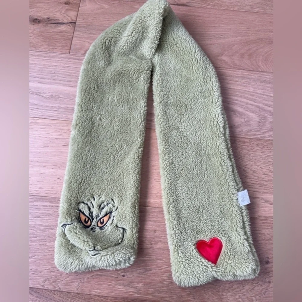 Grinch fleece scarf